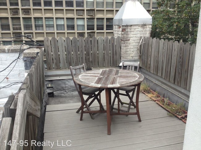 Building Photo - 147 W 95th St