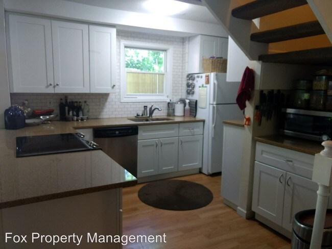Building Photo - 2 br, 1 bath House - 2537 Mapleton Ave #A