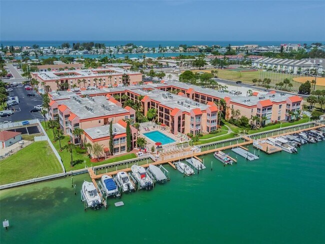 Foto del edificio - 8931 Blind Pass Rd