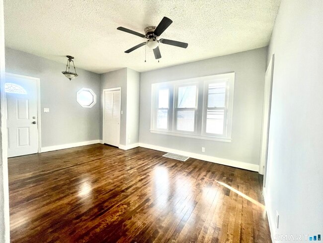 Building Photo - 87 Melrose Ave