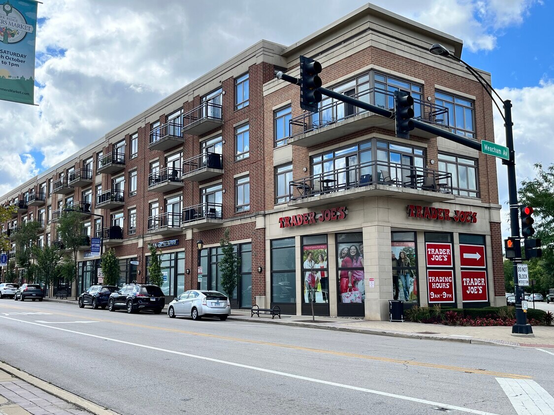 Foto principal - 170 N Northwest Hwy