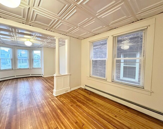 Foto del edificio - 104 3rd Ave