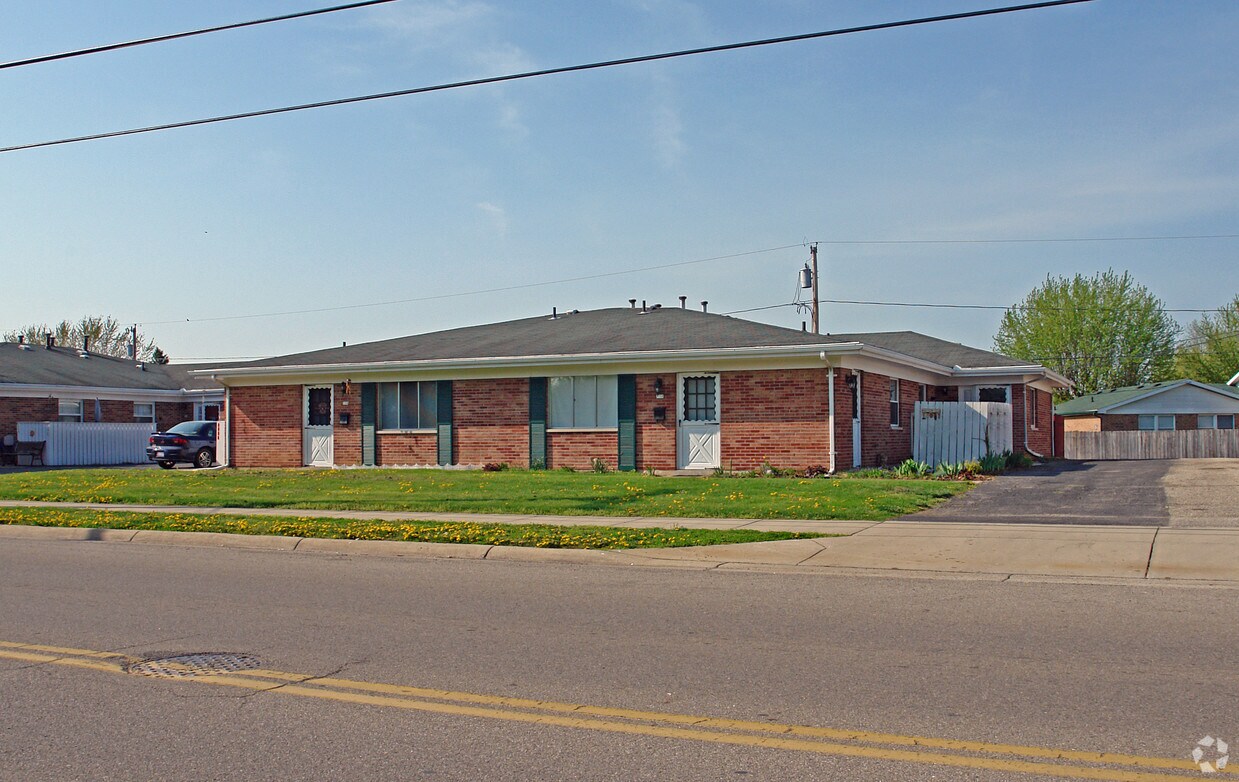 Building Photo - 724-740 W Lake Ave