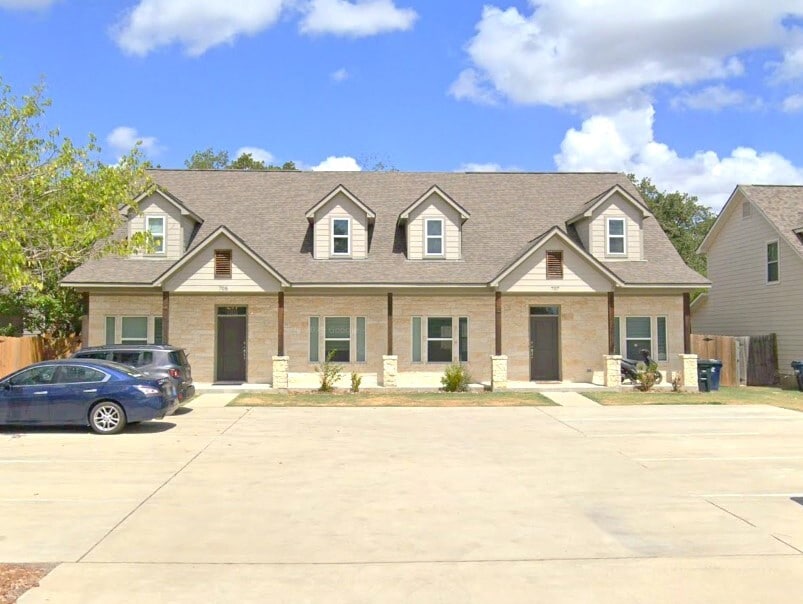 Primary Photo - 707 Dominik Dr