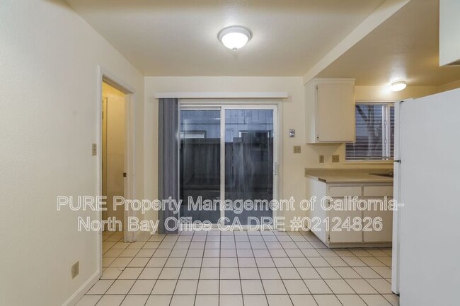 Building Photo - 327 N Main St