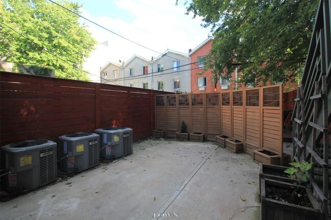 Building Photo - 358 Gates Ave