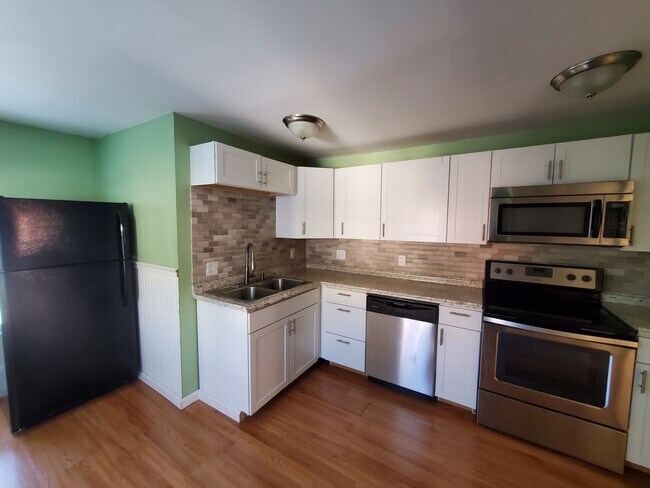 Building Photo - 120 Erdman St