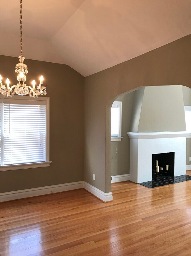 7311 Pershing Ave Unit 2E, University City, MO 63130 Apartments in