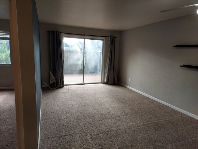 Building Photo - Lower Level Condo in Rohnert Park