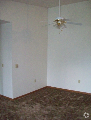 Dining Room - LAKESHORE PARK APARTMENTS