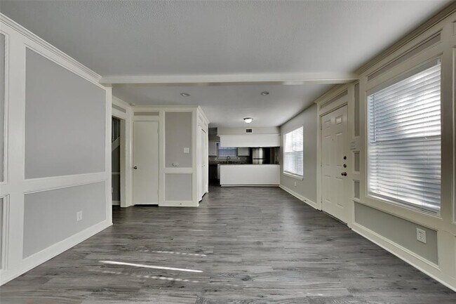 Foto del edificio - 3726 Cypress Hill Dr