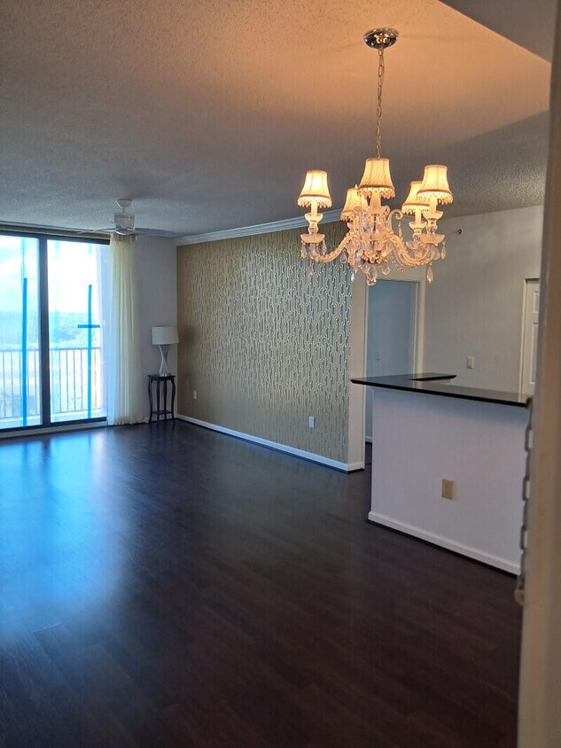 Foto principal - 651 Okeechobee Blvd