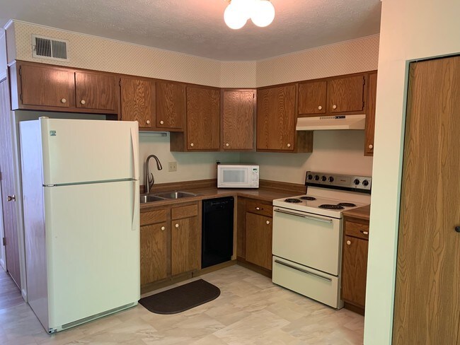 Kitchen/Dining View A - 127 Heritage Pl