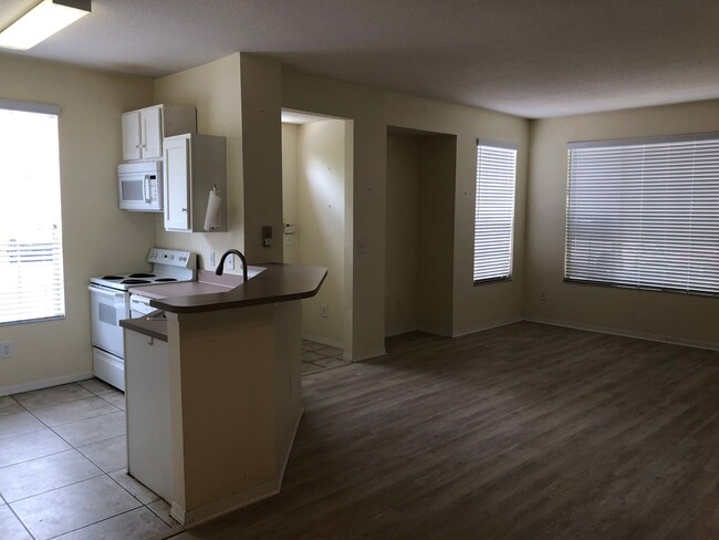 Building Photo - Bishops Court Condominium -  1 bedroom 1 b...