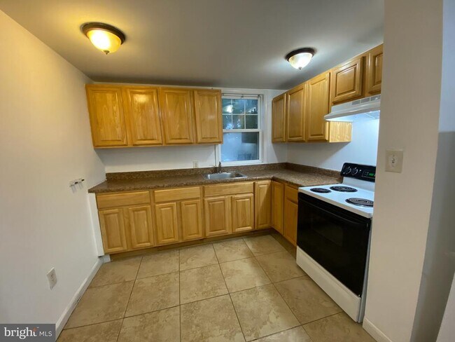 Building Photo - 2546 N 7th St