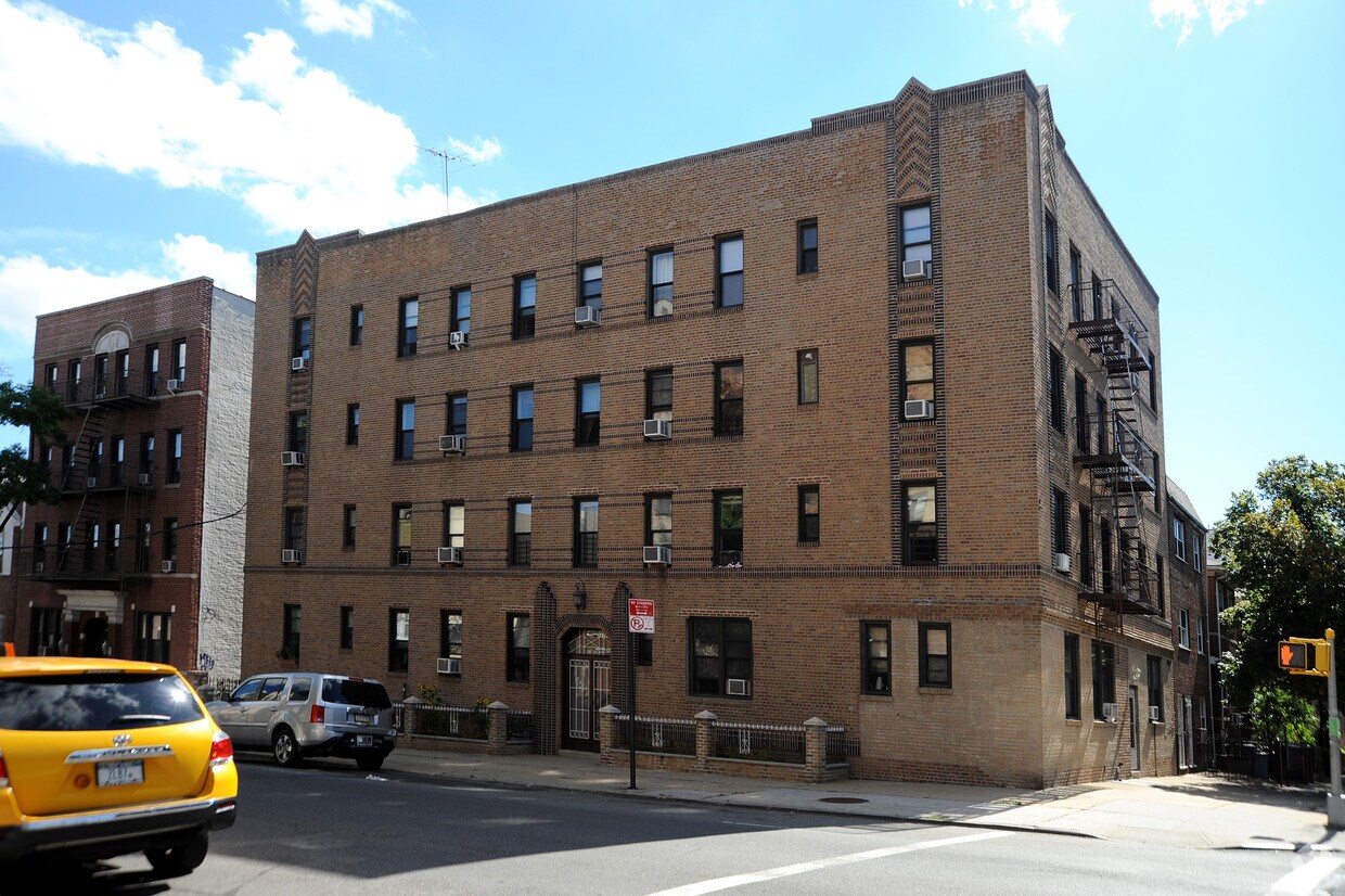 Building Photo - 25-75 33rd St