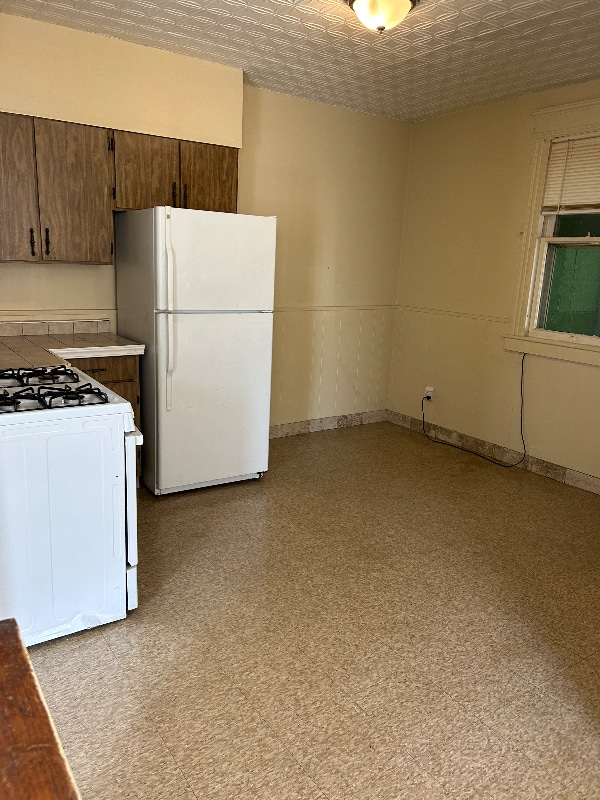 Building Photo - 29 Maple Ave