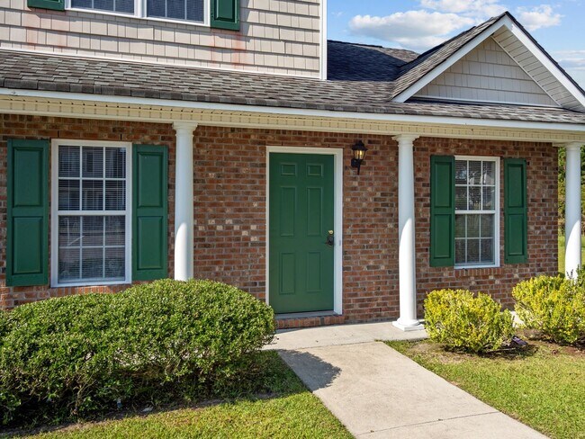 Building Photo - Welcome to Springwood Drive!