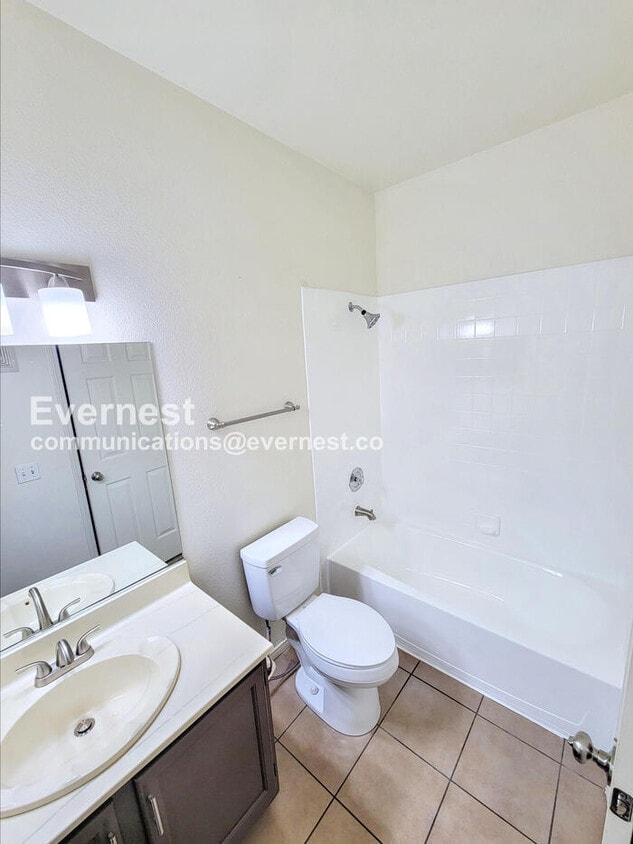 Building Photo - 5922 W Vegas Dr