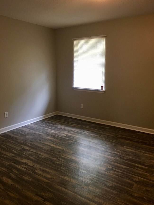 Foto del edificio - Newly Updated Townhome near Hwy-153!