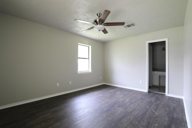 Foto del edificio - 811 Clyde St