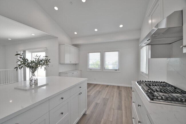 Foto del edificio - Beautiful Ocean View Townhome with Remodel...