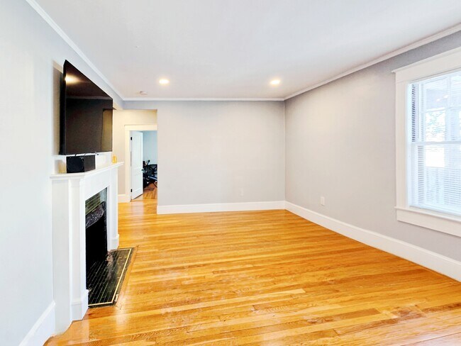 Foto del edificio - 235 Chestnut Hill Ave
