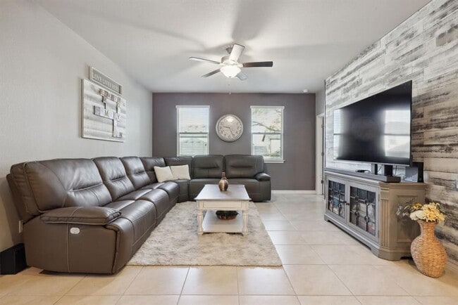 Building Photo - 177 Flexus Ln