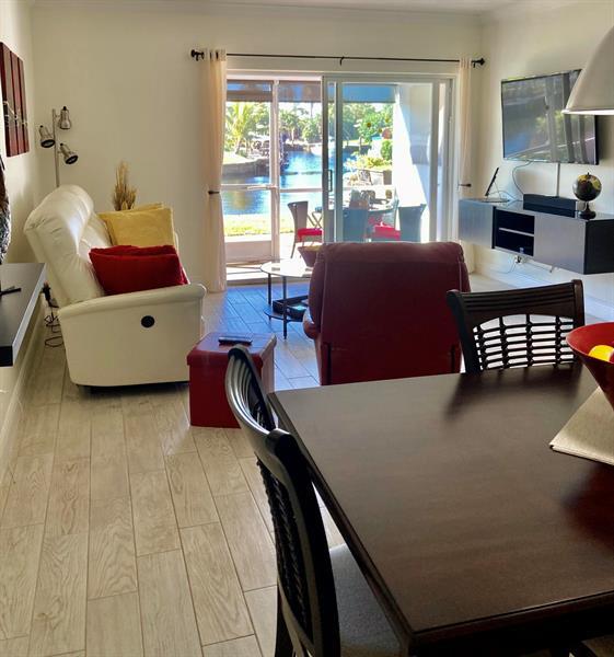 Building Photo - 912 Pine Dr