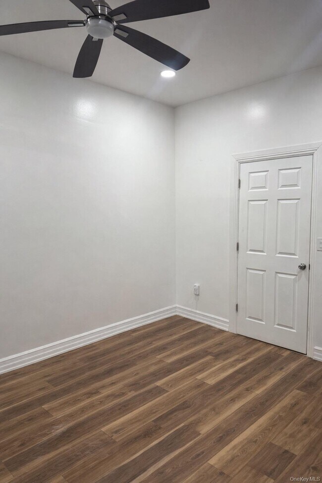 Foto del edificio - 2162 Pitkin Ave