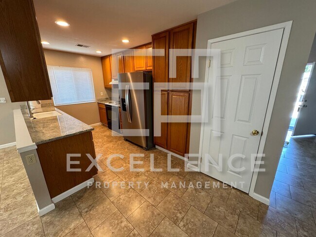 Foto del edificio - Spacious 3/2 Home with a patio, yard and 2...
