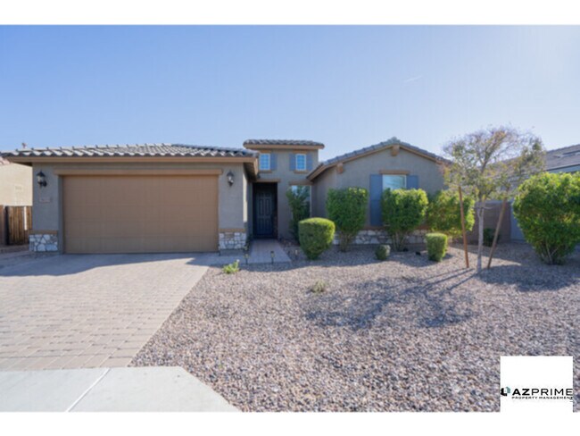 Foto del edificio - Elegant 4/3.5 Glendale House with Fire Pit &amp; Patio!