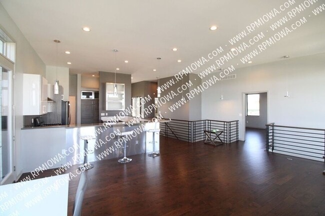 Building Photo - 725 Indian Ridge Drive