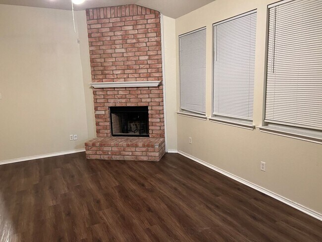Foto del edificio - 3/2 House near Fisher Park / No Carpet / Fenced in Yard / NBISD