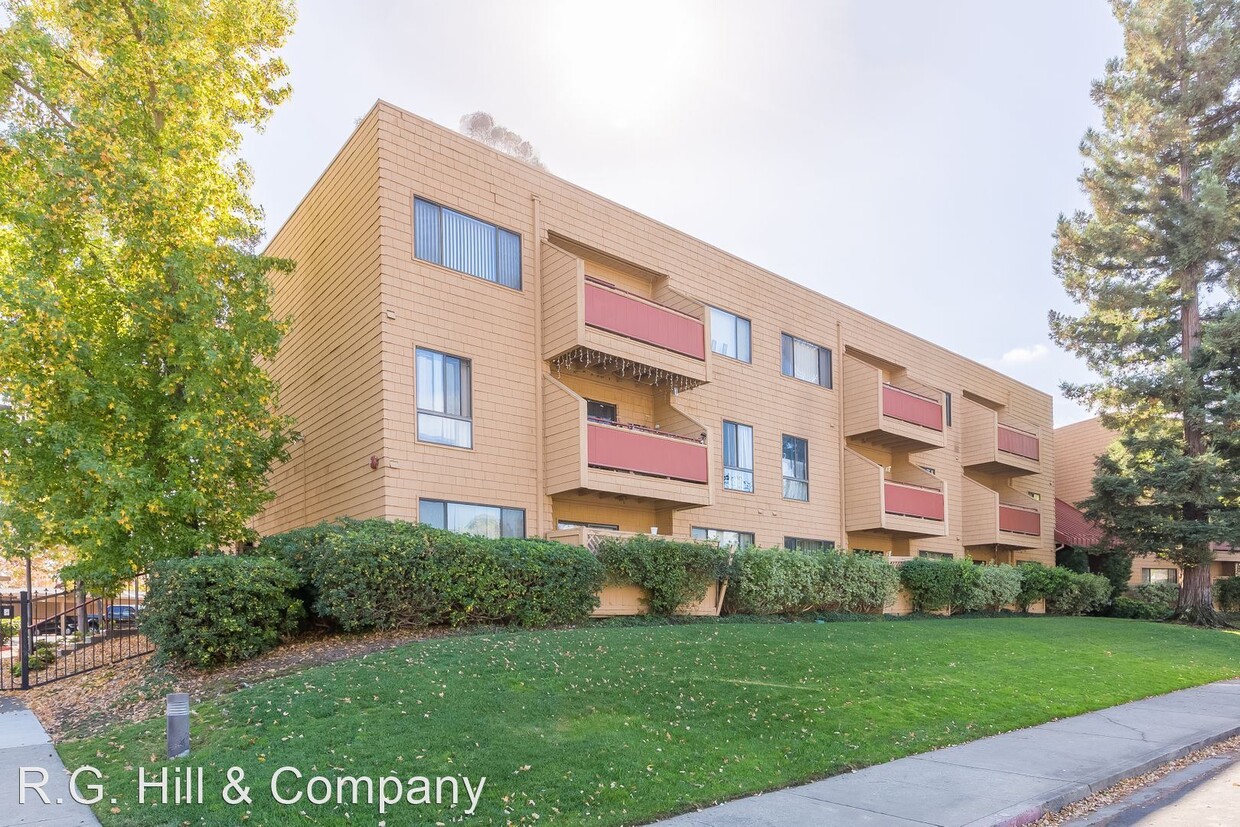 Primary Photo - 1336 Boulevard Way