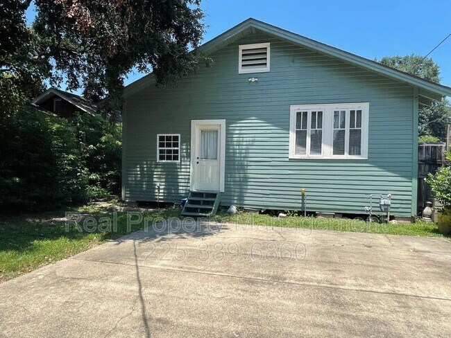 Building Photo - 1836 Oleander St