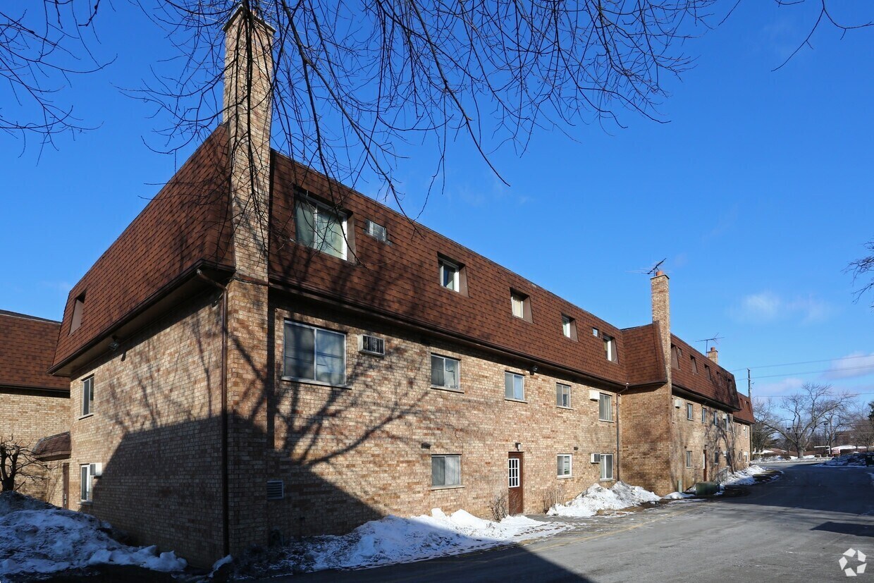 Building Photo - 99-123 E Dundee Rd