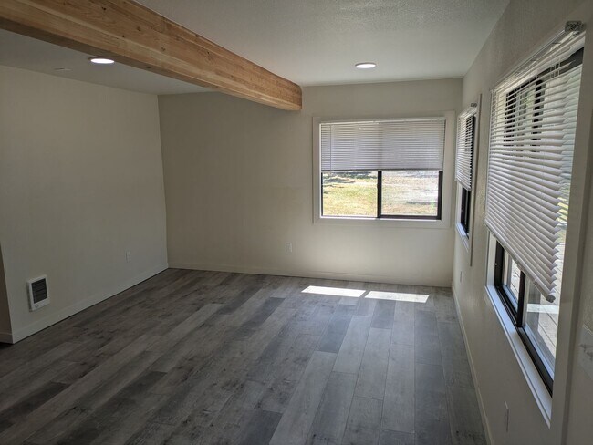 Foto del edificio - 304 N Jefferson St