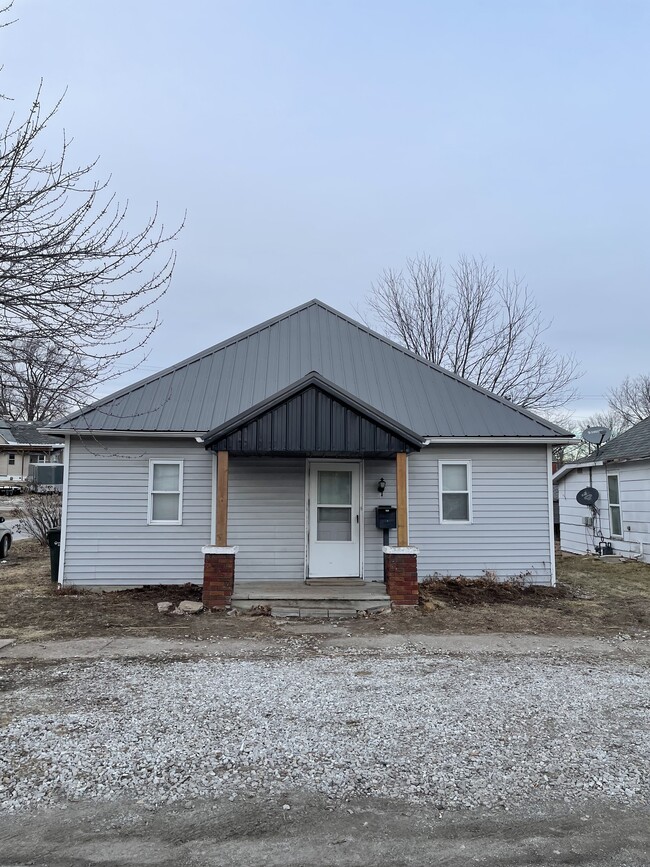 Building Photo - 1001 E Pierce St