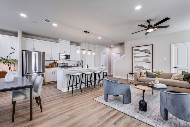 Foto del edificio - Townhomes at Sam Rayburn