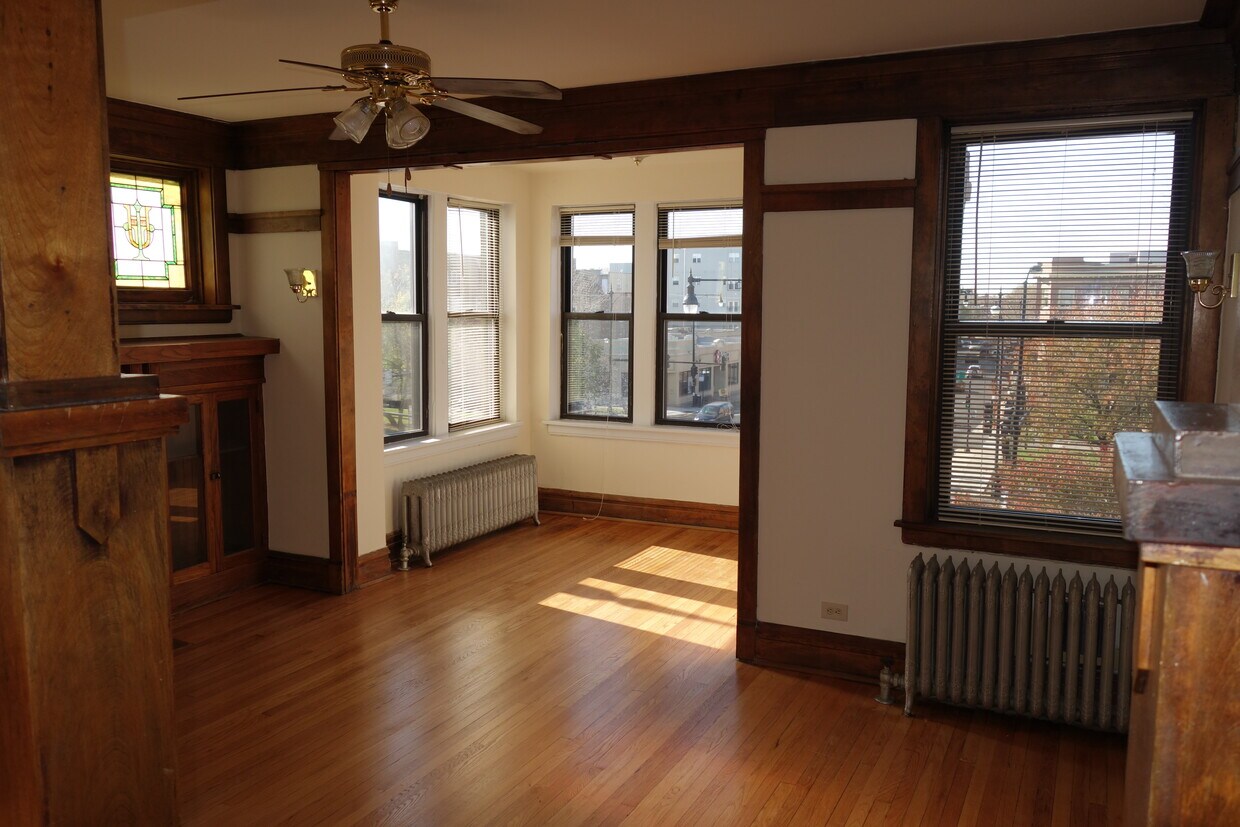 Livingroom - 2401 N Kedzie Blvd