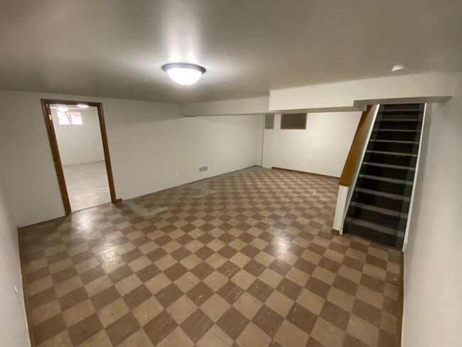 Building Photo - 4000 SE Mercier St