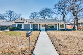 Building Photo - 1745 Westridge Dr
