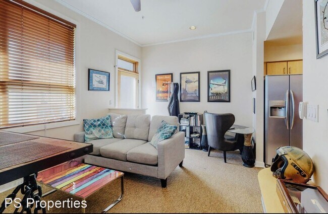 Building Photo - 110 Richmond Dr SE