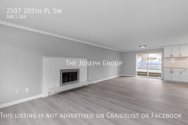 Building Photo - Spacious 6 bedroom, 2 bathroom home in Lyn...