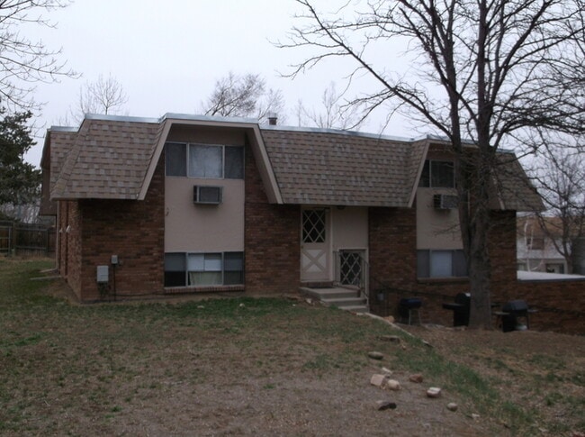 Building Photo - Great 2 bed 1 bath within 1 mile of CSU!