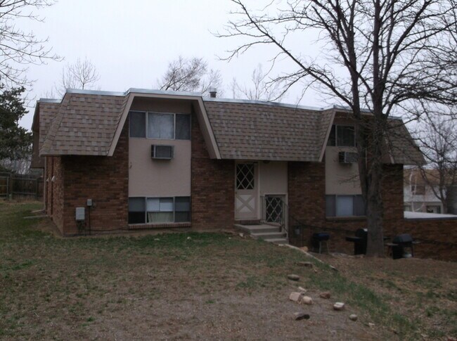 Foto del edificio - Great 2 bed 1 bath within 1 mile of CSU!