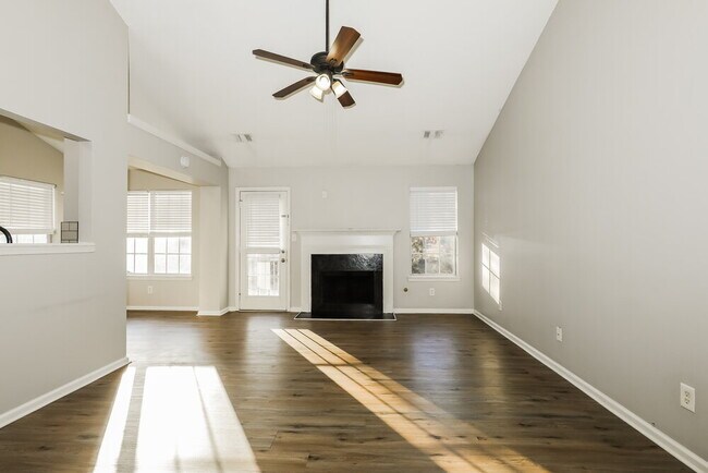 Foto del edificio - 200 River View Ct