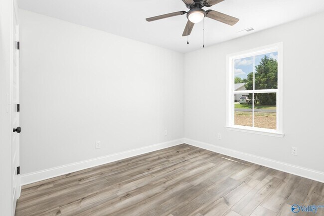 Foto del edificio - 335 Maple Cir