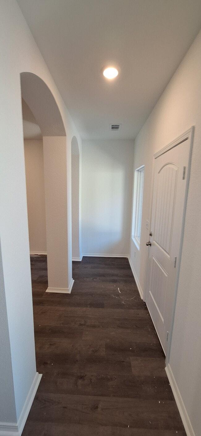 Building Photo - 38 10 Point Ln